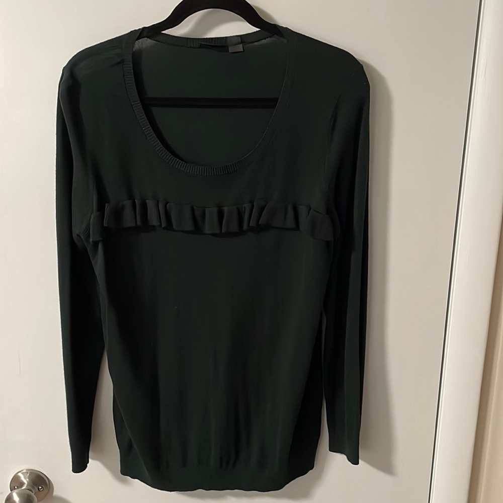 Lightweight sweater with ruffle detail
